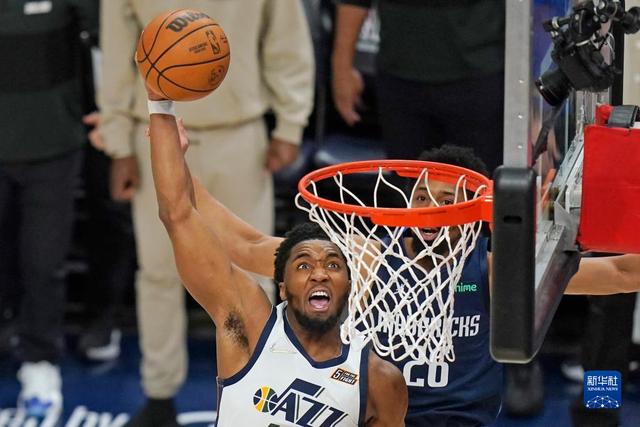 英媒：热刺也有意费耶诺德后卫汉茨科